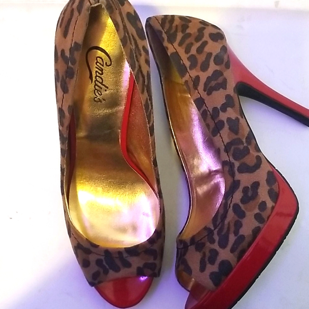 Red leopard print heals